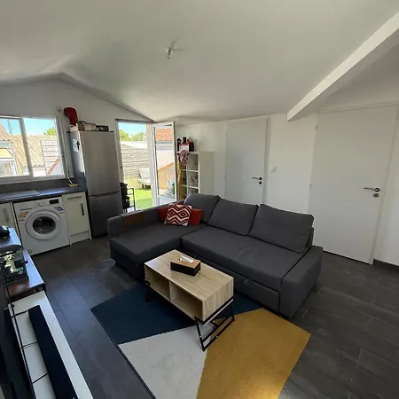 Διαμέρισμα Hortense, 2 Rooms, Wi-fi, Bright Terrace